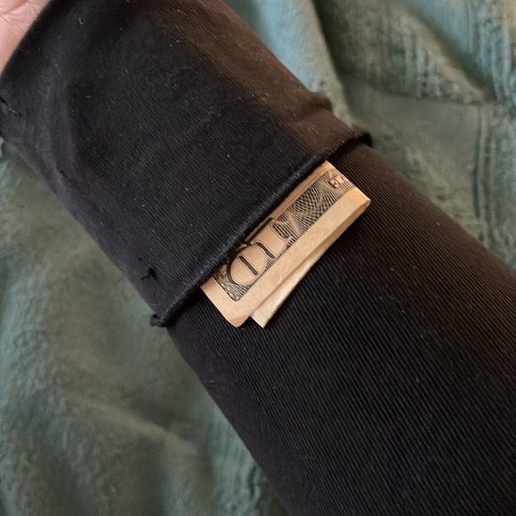 FREE with any purchase Lululemon Storage Armband - Picture 3 of 7